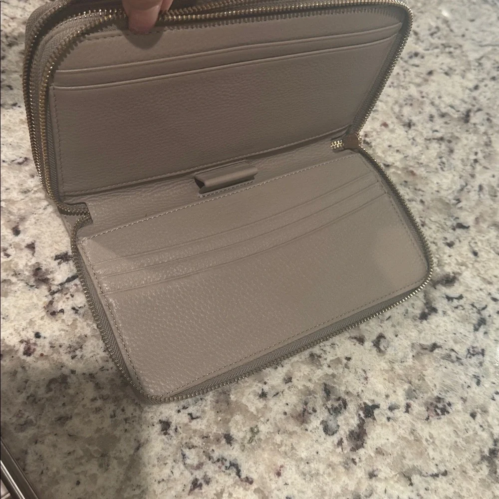 Tory Burch Beige Leather clutch